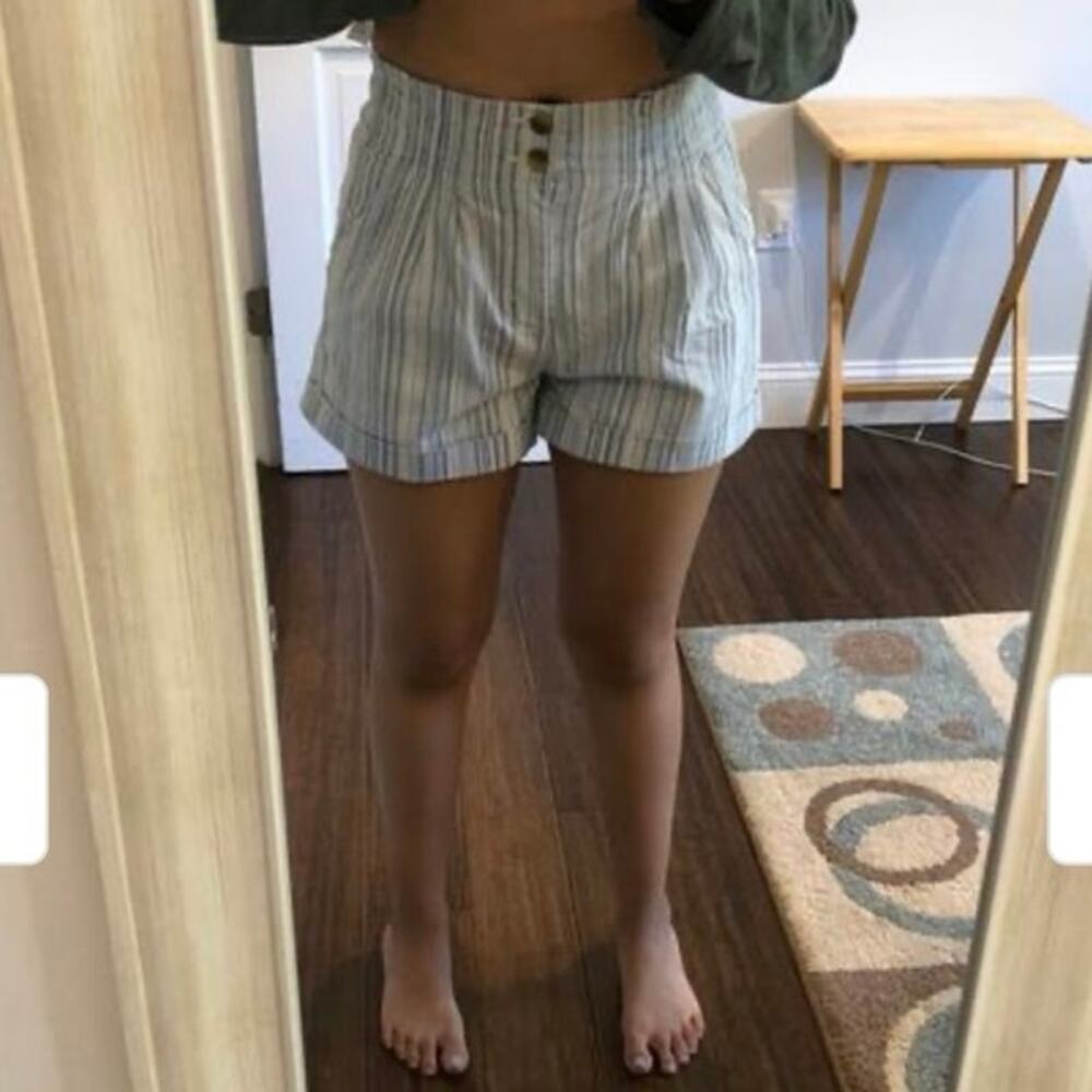 American Eagle AE Striped Mom Shorts Size 6 Light Blue White Ultra High Rise - Picture 15 of 16